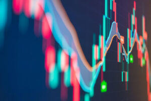 Dólar futuro acelera baixa e Ibovespa cai após testar resistência; veja destaques da análise técnica do BTG nesta sexta (27)